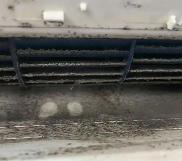 汉川空调吹的风有股烧焦味是怎么回事